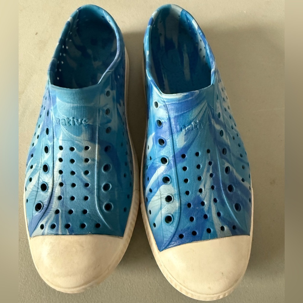 Native Blue Swirl Jefferson Slip-On Shoes size J4